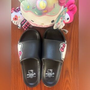 NWOT- Hello Kitty Kids' with squishy and friends 😊